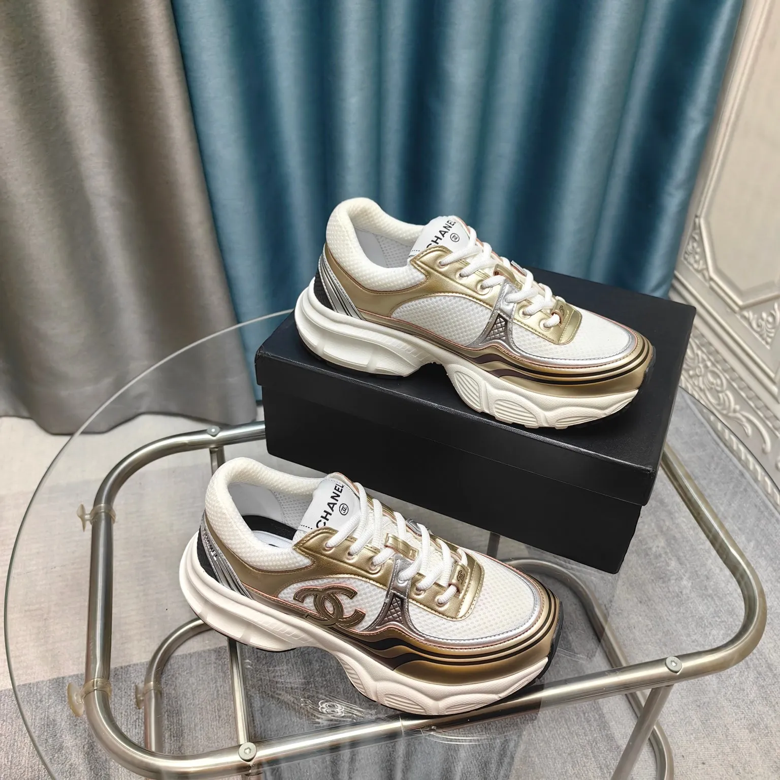 p680🐮🐮Chanel Chanel dad shoes, men and women couples - 2025 counter top casual sports shoes This classic design; the upper is electro-embroidered with a variety of techniques; the outsole is fashionable and sporty; it is unusual to incorporate a variety of color matching elements... The diversified mix and match is very beautiful and versatile, casual, fashionable, sports and outdoor can be taken into account... ꫛꫀꪝ Go➫ Material: ❶Upper is made of: Original imported first-layer silk cowhide + original waterproof cloth + original first-layer cowhide ❷Inner lining: original sheep lining + mesh ❸Outsole based on: original TPU combination outsole Special counter boutique packaging complete set for women 35–41